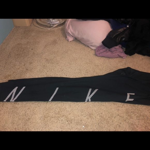 Nike Pants - Nike striped leggings
